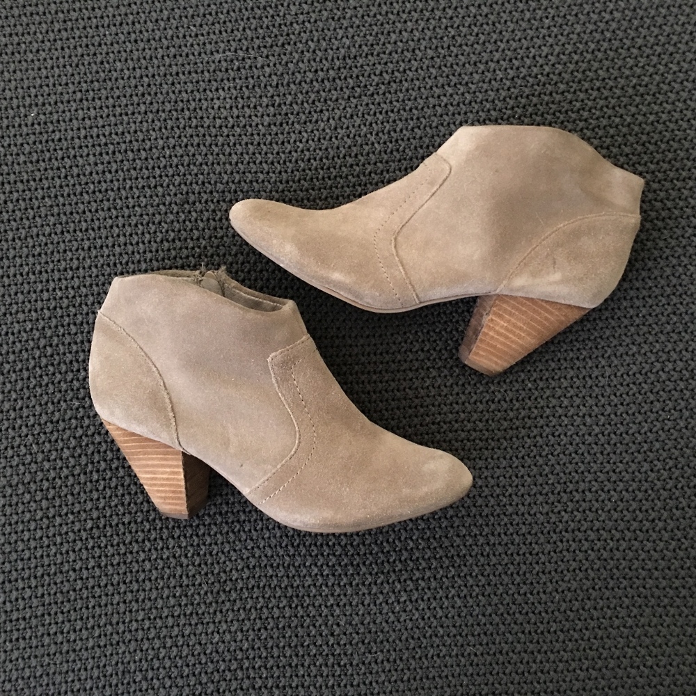 Aldo swede tan ankle boots